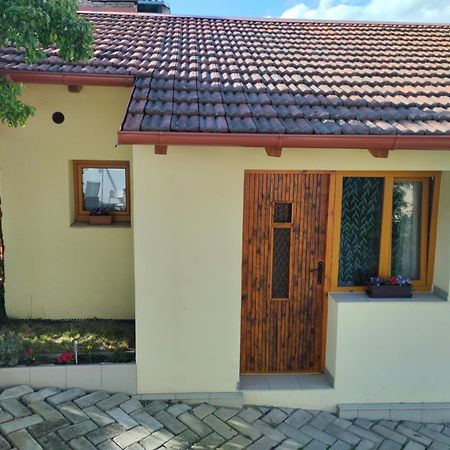 Male Utulne Studio S Koupelnou A Kuchynkou Svinarov Luaran gambar
